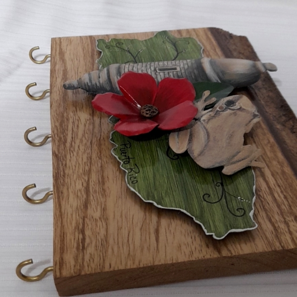 Rustic Wooden Key Holder with Red Flower and Coqui Design - Picture 4 of 11